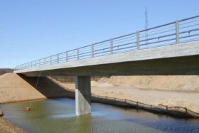 Highway bridge at Give cast with self-compacting concrete